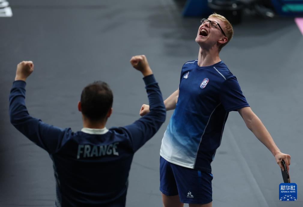 德甲战报：迪亚斯传射、杰克逊锁胜局，拜仁3-1圣保利（德甲：迪亚斯传射建功，杰克逊终结悬念，拜仁3-1力克圣保利）